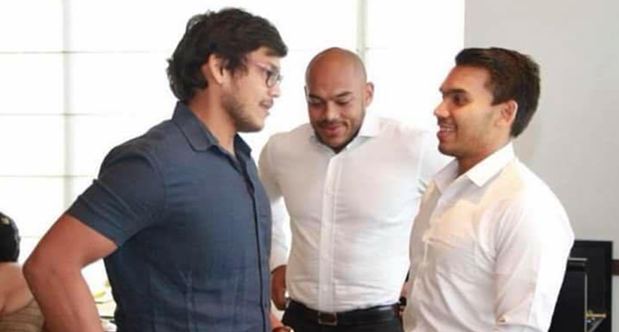 එකම රටකට යන අගමැතිගේ පුතුන් තුන්දෙනා එකම රටකට යන අගමැතිගේ පුතුන් තුන්දෙනා