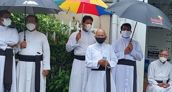 කතෝලික සභාවේ නිහඬ විරෝධතාවයක් කතෝලික සභාවේ නිහඬ විරෝධතාවයක්