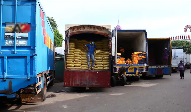ශ්රී ලංකාව අත්යාවශ්ය භාණ්ඩ වල මිල පාලනය ඉවත් කර කළු කඩ වෙළඳාම අවසන් කරයි ශ්රී ලංකාව අත්යාවශ්ය භාණ්ඩ වල මිල පාලනය ඉවත් කර කළු කඩ වෙළඳාම අවසන් කරයි
