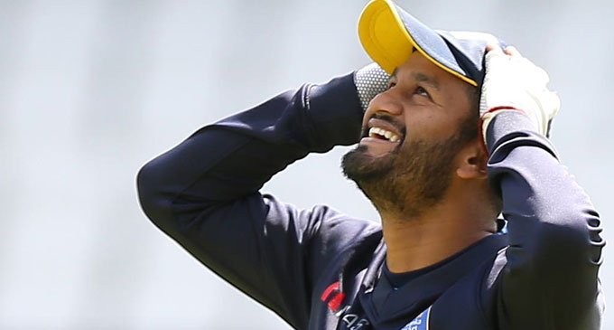 සුපිරි නායකත්වය දිමුත් කරුණාරත්නට සුපිරි නායකත්වය දිමුත් කරුණාරත්නට