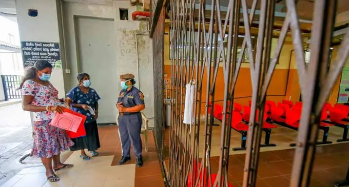 රට පුරා වෛද්යවරු දෙවන දිනටත් වර්ජනයේ රට පුරා වෛද්යවරු දෙවන දිනටත් වර්ජනයේ