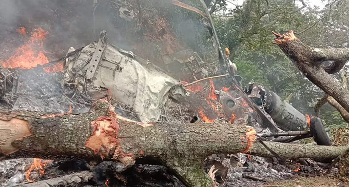 ඉන්දීය ආරක්ෂක මාණ්ඩලික ප්රධානියා ගමන්ගත් හෙලිකොප්ටරය කඩා වැටේ ඉන්දීය ආරක්ෂක මාණ්ඩලික ප්රධානියා ගමන්ගත් හෙලිකොප්ටරය කඩා වැටේ