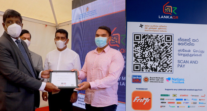 දක්ෂිණ අධිවේගයේ ගාස්තු ගෙවීම QR ක්රමයට දක්ෂිණ අධිවේගයේ ගාස්තු ගෙවීම QR ක්රමයට