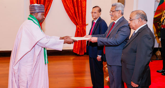 අලුතෙන් රාජ්ය තාන්ත්රිකයින් 17ක් අලුතෙන් රාජ්ය තාන්ත්රිකයින් 17ක්