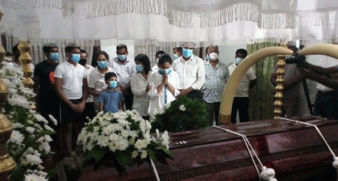 ප්රියන්ත කුමාර මහතාගේ දේහය පිළිබඳ අවසන් කටයුතු හෙට ප්රියන්ත කුමාර මහතාගේ දේහය පිළිබඳ අවසන් කටයුතු හෙට