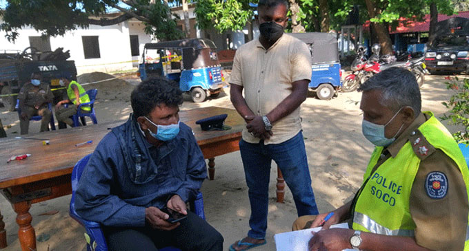 තිරුක්කෝවිල් පොලීසියේ වෙඩි තැබීමෙන් 4ක් මිය යයි තිරුක්කෝවිල් පොලීසියේ වෙඩි තැබීමෙන් 4ක් මිය යයි