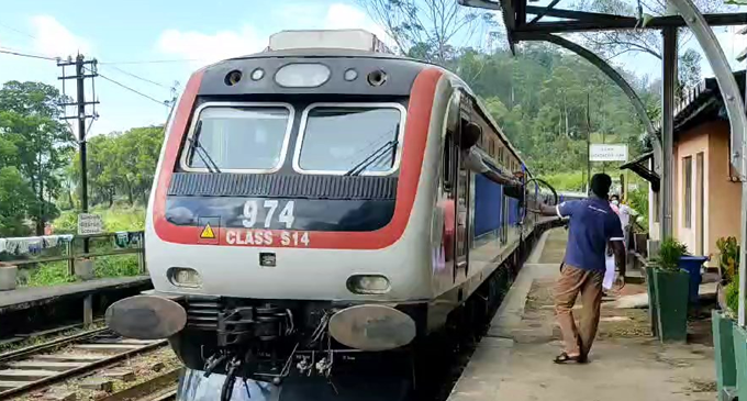 දුම්රියේ ගැටී එකම පවුලේ තිදෙනෙක් ජීවිතක්ෂයට දුම්රියේ ගැටී එකම පවුලේ තිදෙනෙක් ජීවිතක්ෂයට