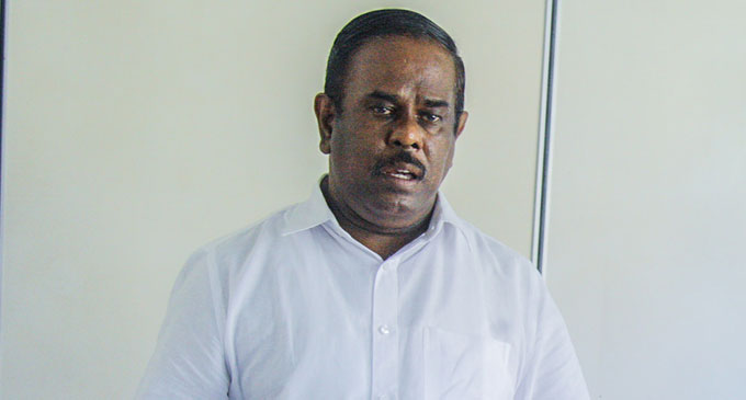 මන්ත්රී අමරකීර්ති ඝාතනයේ තවත් සැකකරුවෙක් අත්අඩංගුවට මන්ත්රී අමරකීර්ති ඝාතනයේ තවත් සැකකරුවෙක් අත්අඩංගුවට