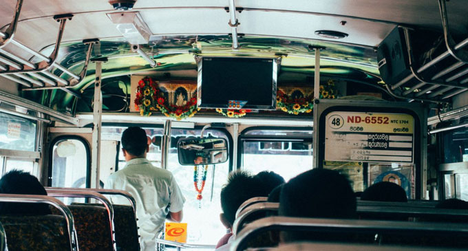 බස් වල හිටගෙන යනවා නම් නව ගාස්තු බස් වල හිටගෙන යනවා නම් නව ගාස්තු