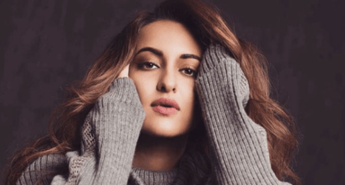 බොලිවුඩ් නිළි සොනක්ෂි සින්හාට ඇප රහිතව අත්අඩංගුවට ගැනීමේ වරෙන්තුක් බොලිවුඩ් නිළි සොනක්ෂි සින්හාට ඇප රහිතව අත්අඩංගුවට ගැනීමේ වරෙන්තුක්