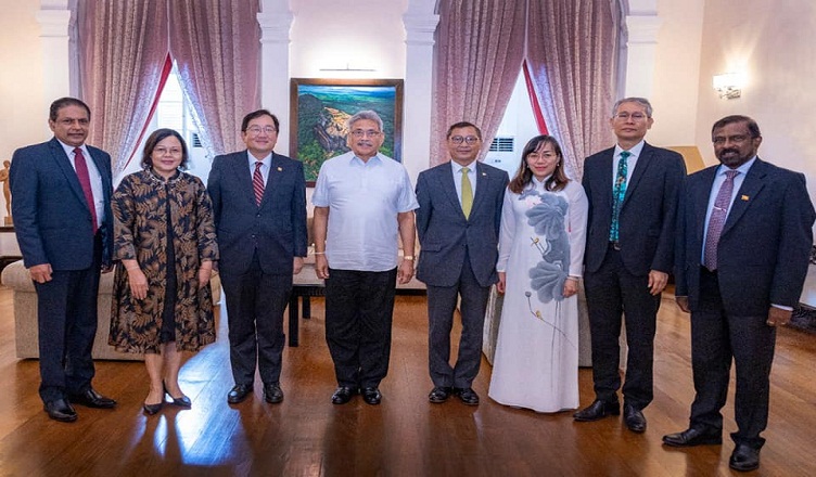 අග්නිදිග ආසියා තානාපතිවරුන් හා මහකොමසාරිස්වරුන් ජනපති හමුවෙයි අග්නිදිග ආසියා තානාපතිවරුන් හා මහකොමසාරිස්වරුන් ජනපති හමුවෙයි