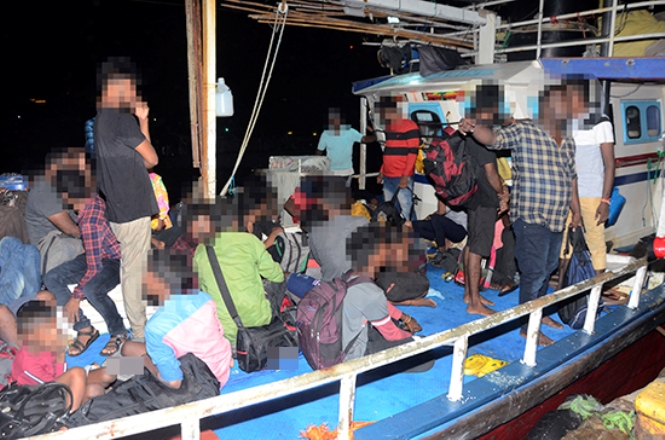 අනවසරයෙන් මෙරටින් සංක්රමණය වීමට උත්සහ කළ 47 ක් බටහිර මුහුදේදී නාවික හමුදා භාරයට අනවසරයෙන් මෙරටින් සංක්රමණය වීමට උත්සහ කළ 47 ක් බටහිර මුහුදේදී නාවික හමුදා භාරයට