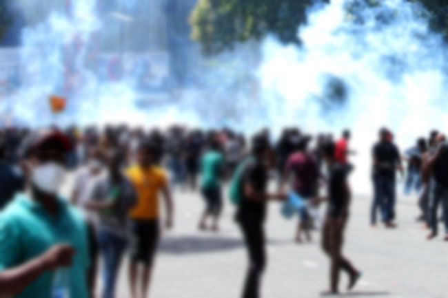 කොළඹ කොටුවට පැමිණි ජනතාව රැය පහන් කරමින් තවදුරටත් කොළඹ කොටුවට පැමිණි ජනතාව රැය පහන් කරමින් තවදුරටත්