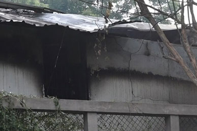 රනිල් ගේ නිවසට ගිනිතැබීම සම්බන්ධයෙන් තිදෙනෙක් අත්අඩංගුවට රනිල් ගේ නිවසට ගිනිතැබීම සම්බන්ධයෙන් තිදෙනෙක් අත්අඩංගුවට