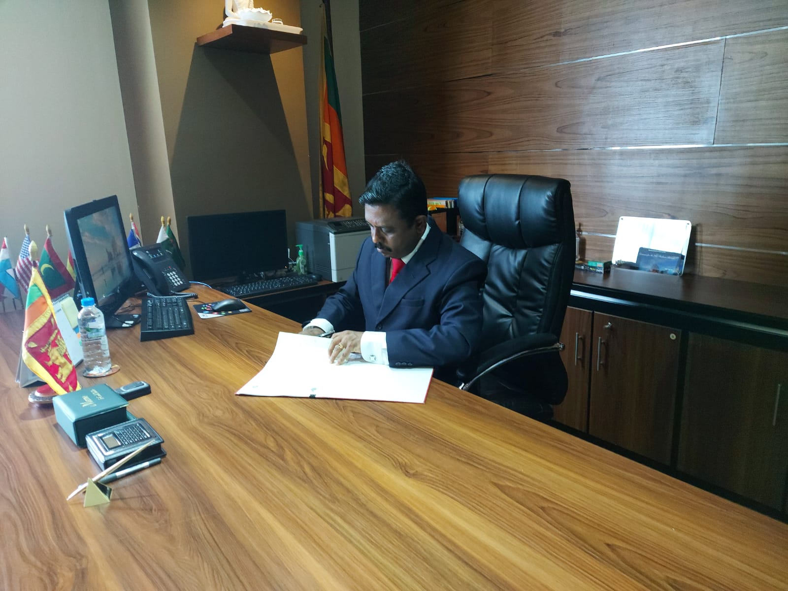 නව ආගමන විගමන පාලක ජනරාල් වැඩ බාරගනීයි.. නව ආගමන විගමන පාලක ජනරාල් වැඩ බාරගනීයි..