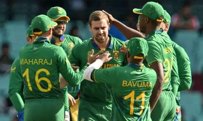 දකුණු අප්රිකාවට විශිෂ්ඨ ජයක් දකුණු අප්රිකාවට විශිෂ්ඨ ජයක්